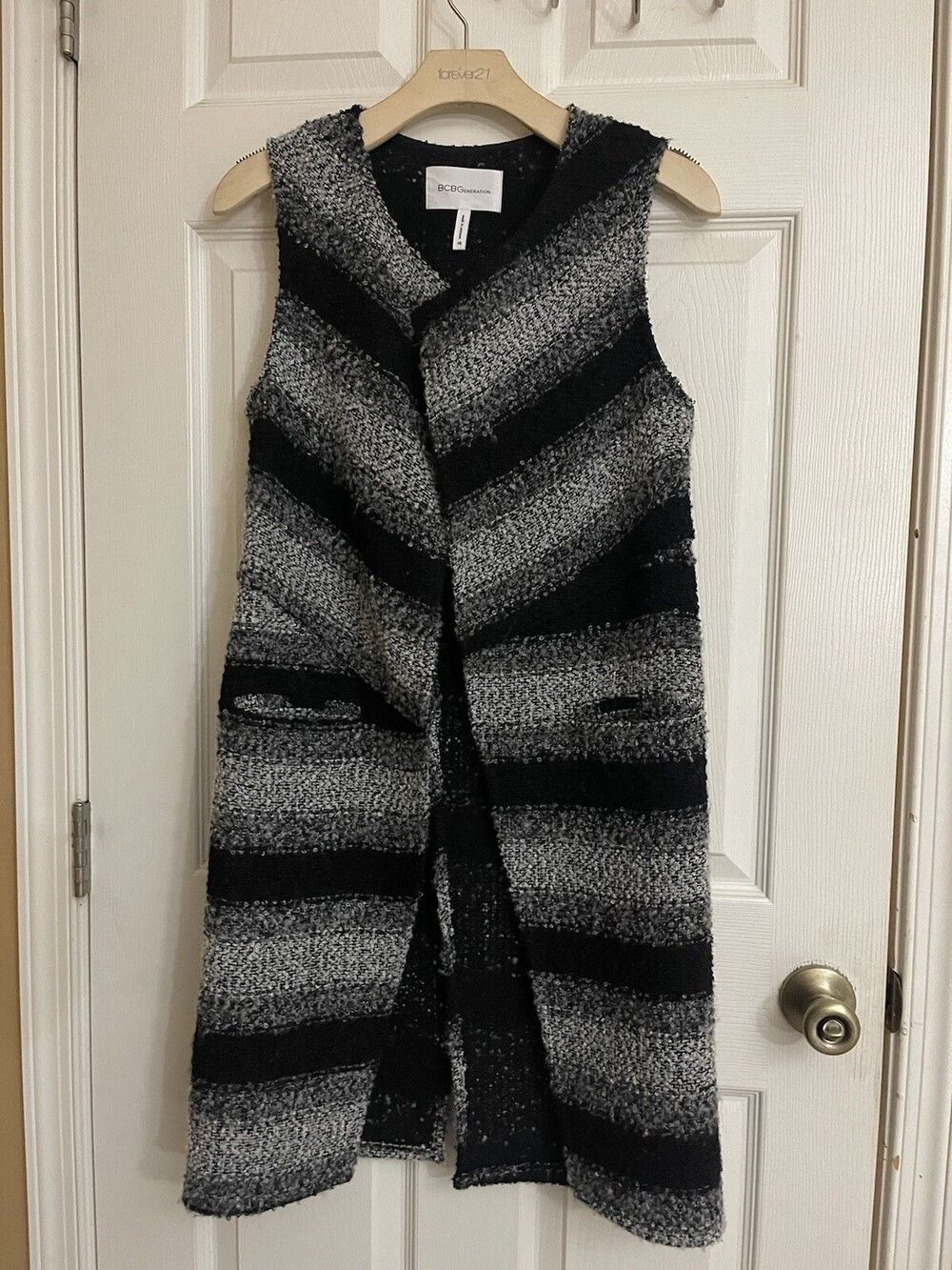 BCBGeneration Black/White Open Cardigan Vest Duster Women XS. With Pockets